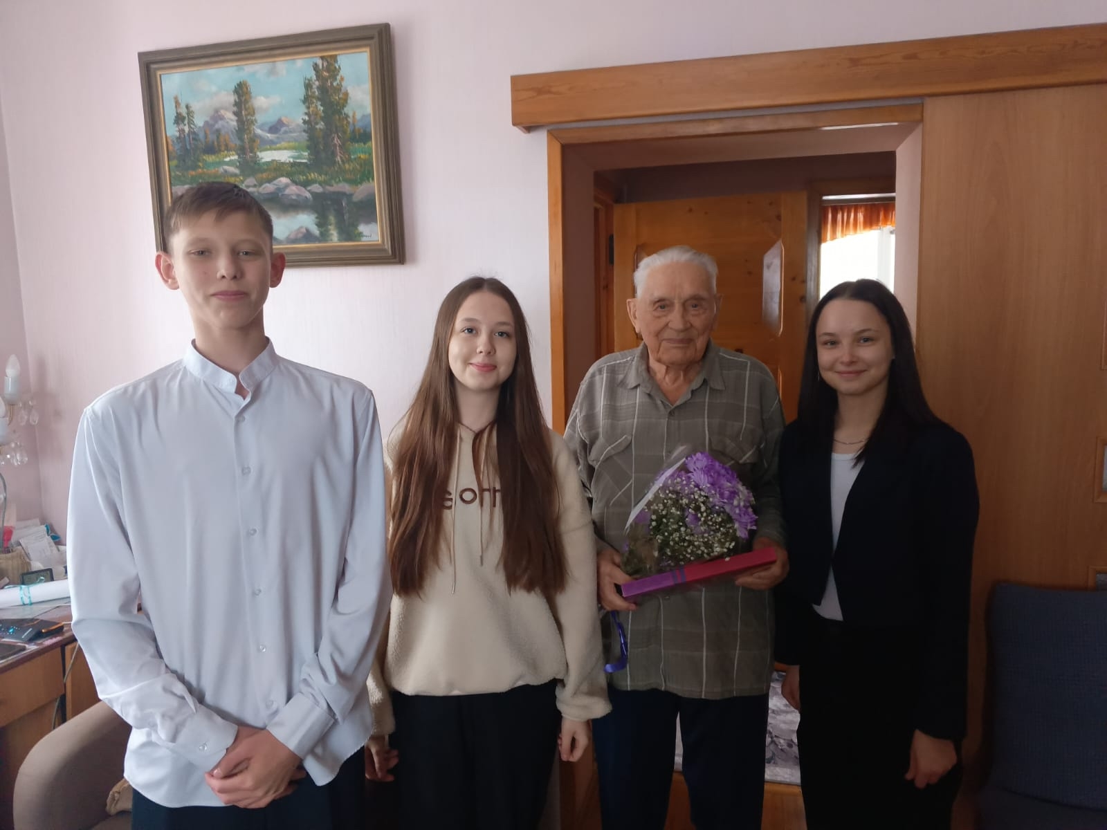 Герой среди нас Герой среди нас.