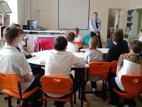 Безопасность на дорогах: встреча школы, родителей и ГИБДД.