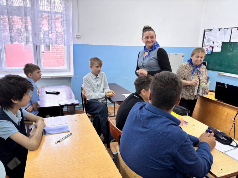Родительский патруль провел пятиминутки по ПДД.